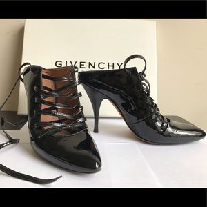 Givenchy Patent Leather lace up Pump